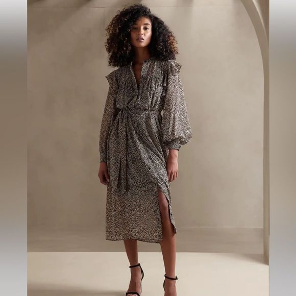 Banana Republic Dresses & Skirts - Banana Republic FLUTTER MIDI SHIRTDRESS
